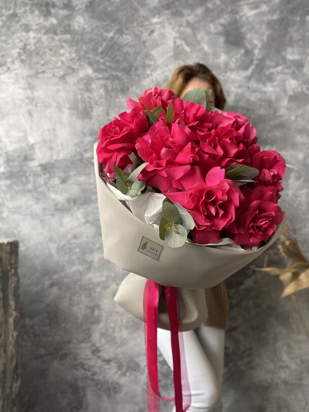 Букет из малиновых кружевных роз., артикул F1109796 - 5500 рублей, доставка по городу. Flawery - доставка цветов