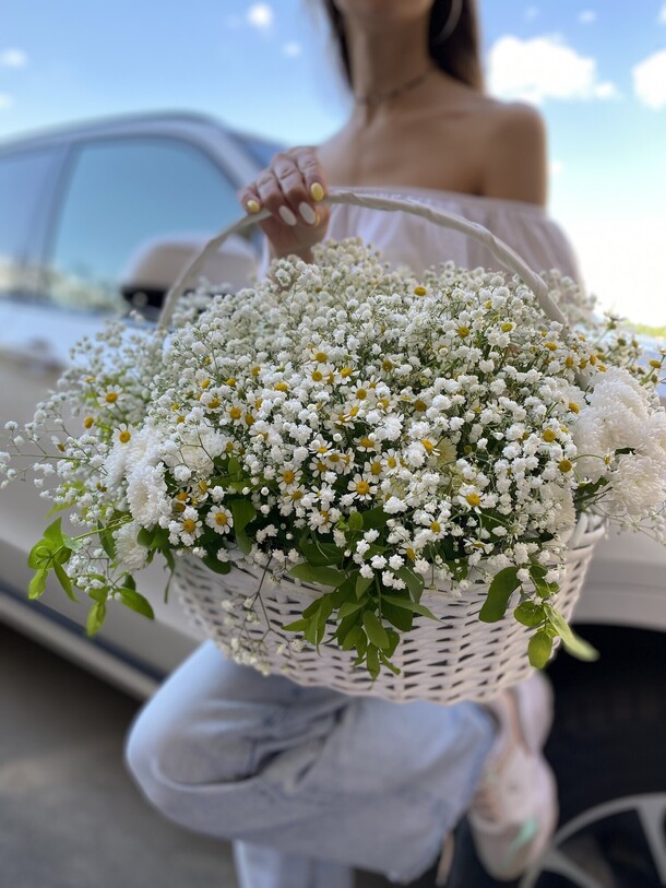 Большая корзина с ромашками, артикул F1120086 - 10000 рублей, доставка по городу. Flawery - доставка цветов