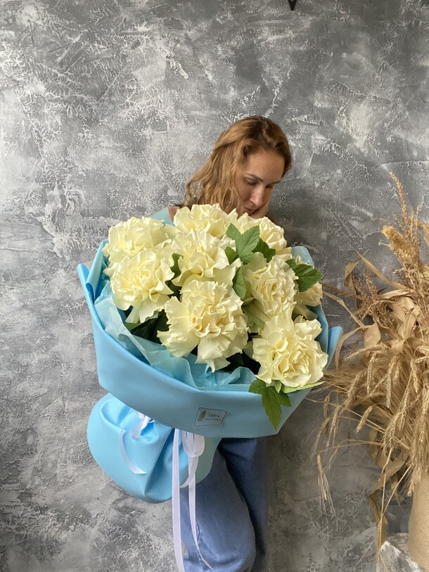 Букет из белых кружевных роз, артикул F1151534 - 5990 рублей, доставка по городу. Flawery - доставка цветов