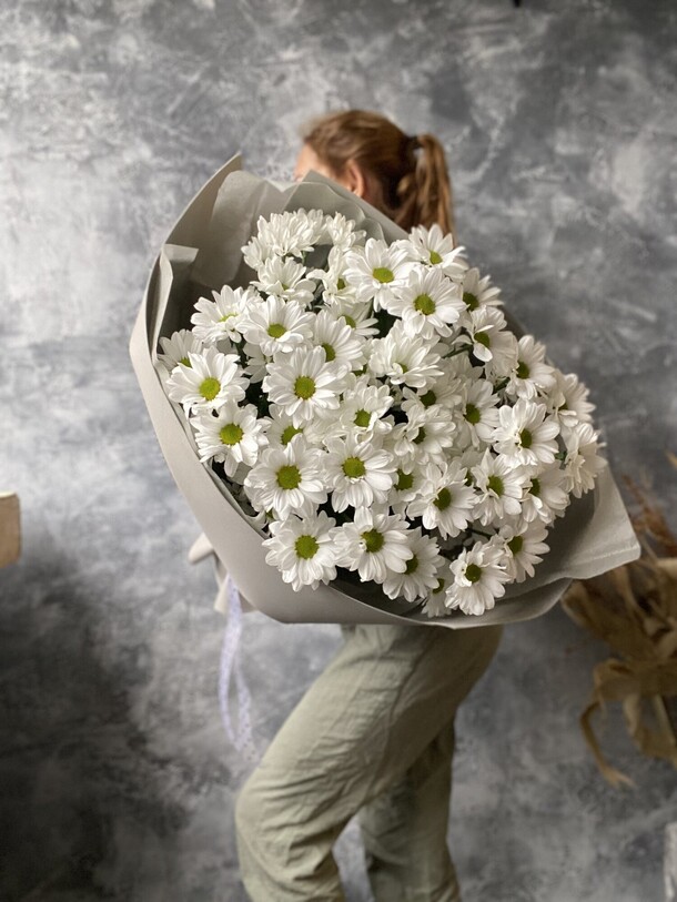 Букет гигант из ромашек, артикул F1156141 - 4700 рублей, доставка по городу. Flawery - доставка цветов