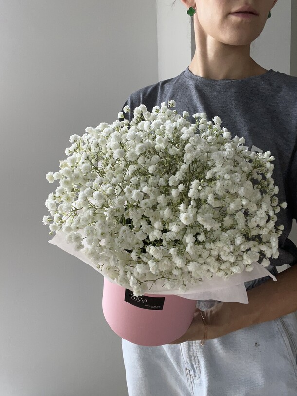 Коробочка с белой гипсофилой, артикул F1174608 - 2950 рублей, доставка по городу. Flawery - доставка цветов