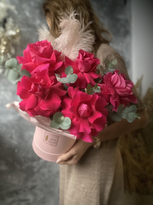 Коробка с кружевными розами, артикул F1174609 - 4300 рублей, доставка по городу. Flawery - доставка цветов