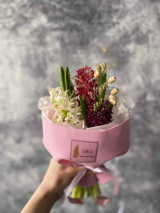 Кулек с гиацинтами, артикул F1257665 - 1800 рублей, доставка по городу. Flawery - доставка цветов