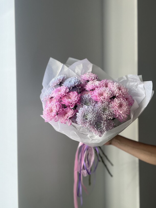 Букет из розовых хризантем, артикул F1323199 - 4200 рублей, доставка по городу. Flawery - доставка цветов