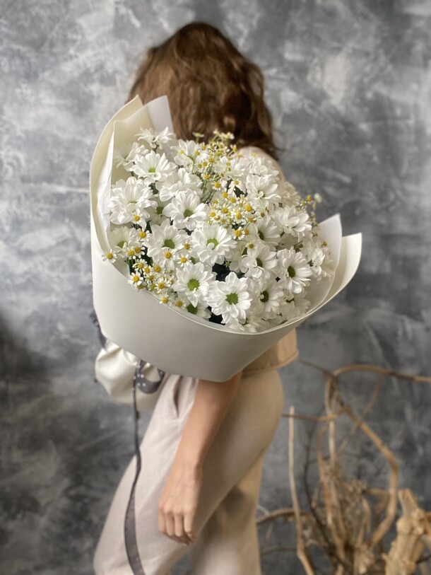 Букет из ромашек, артикул F1342665 - 5750 рублей, доставка по городу. Flawery - доставка цветов