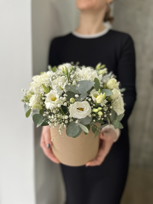 Коробка с эустомой, артикул F1343649 - 5000 рублей, доставка по городу. Flawery - доставка цветов