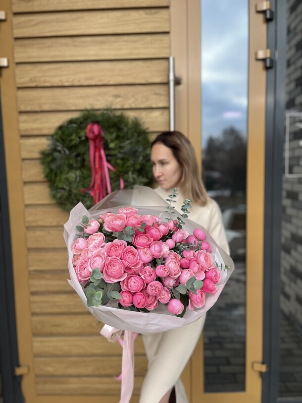 Пионовидные кустовые розы, артикул F1343650 - 19000 рублей, доставка по городу. Flawery - доставка цветов