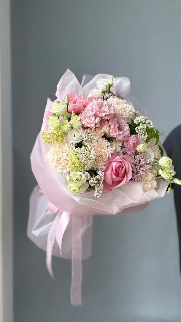 Букет из эустомы, гортензии и ранункулюсов., артикул F1435547 - 6500 рублей, доставка по городу. Flawery - доставка цветов