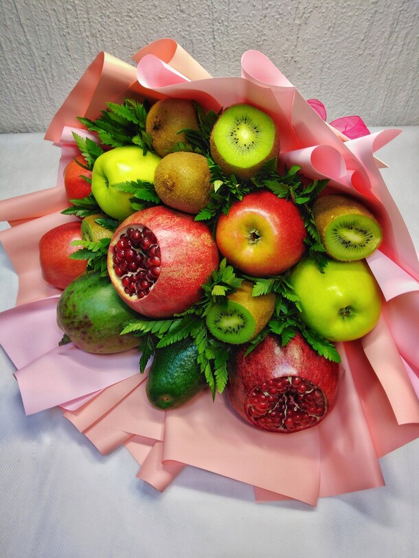 Букет фруктовый с гранатом, артикул F1168762 - 4545 рублей, доставка по городу. Flawery - доставка цветов