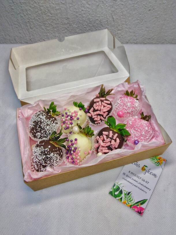 Клубника в шоколаде, набор 8шт, артикул F1179232 - 2450 рублей, доставка по городу. Flawery - доставка цветов