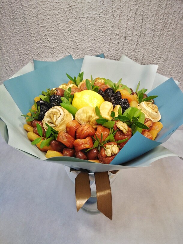 Мужской букет из сухофруктов с лимоном, артикул F1179333 - 3550 рублей, доставка по городу. Flawery - доставка цветов