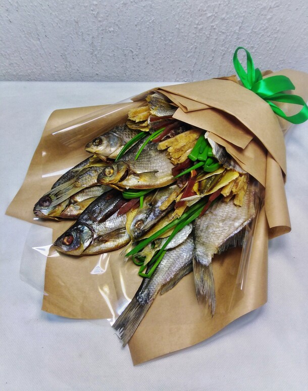 Букет из вяленой рыбы, артикул F1368918 - 3550 рублей, доставка по городу. Flawery - доставка цветов