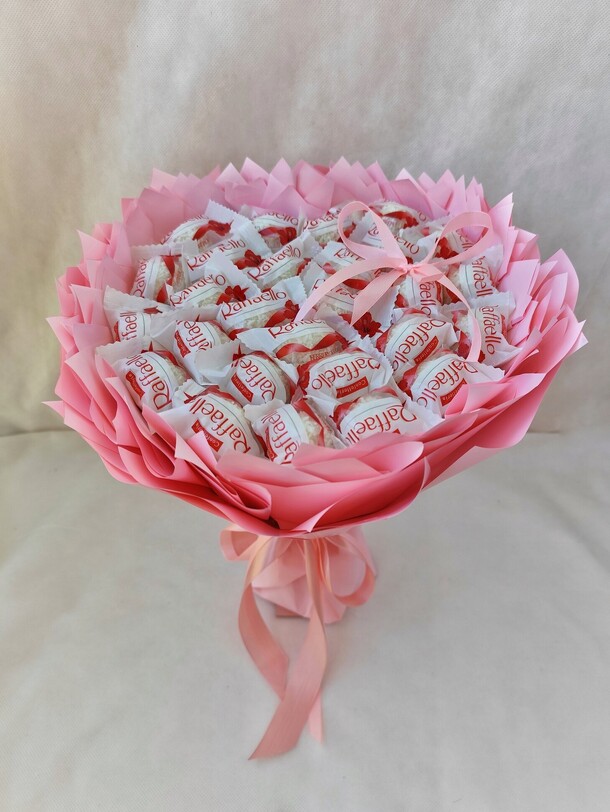 Букет сердце из рафаэлло, артикул F1491059 - 3850 рублей, доставка по городу. Flawery - доставка цветов