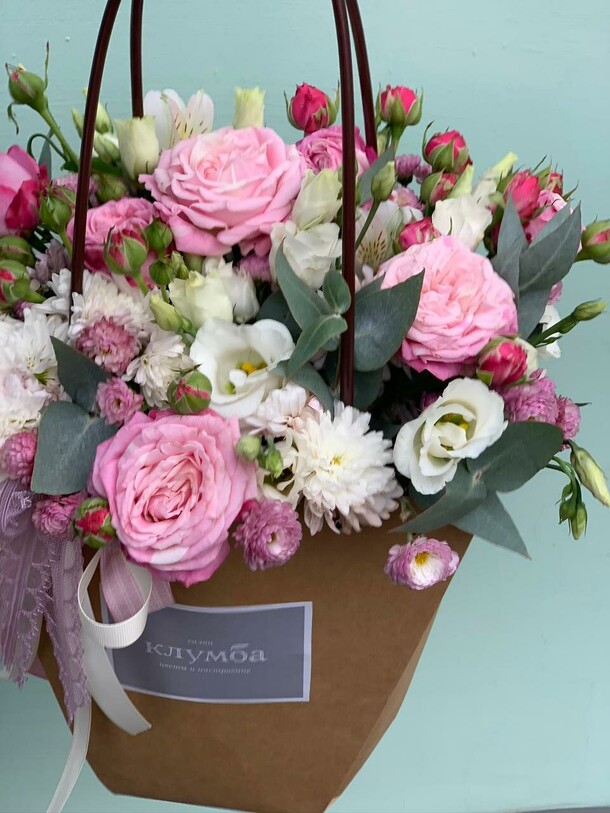 Сумочка с цветами, артикул F1090688 - 4500 рублей, доставка по городу. Flawery - доставка цветов