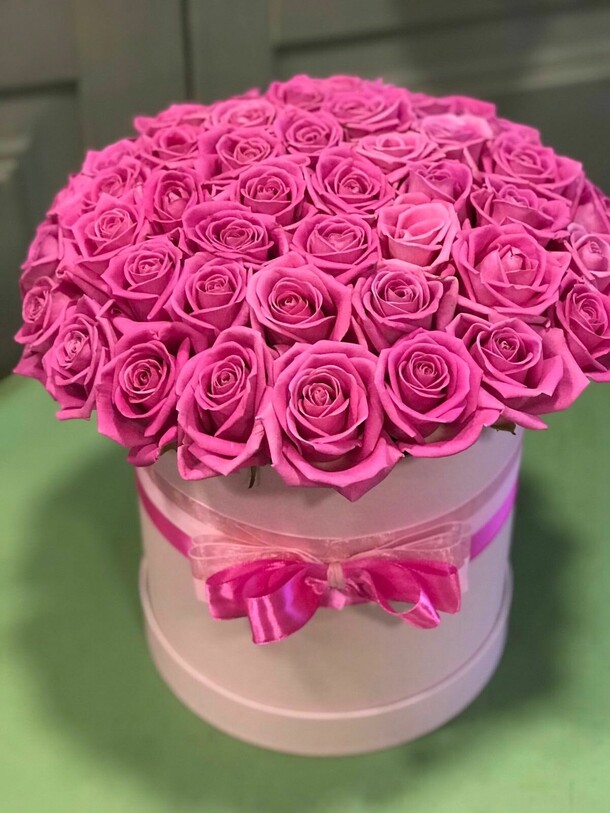 Шляпная коробка с розами, артикул F1090938 - 16800 рублей, доставка по городу. Flawery - доставка цветов