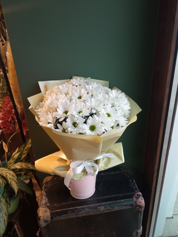 Моно хризантема, артикул F1231676 - 4180 рублей, доставка по городу. Flawery - доставка цветов