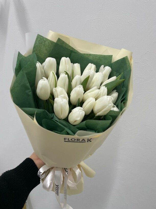 Букет тюльпанов, артикул F1343207 - 8085 рублей, доставка по городу. Flawery - доставка цветов