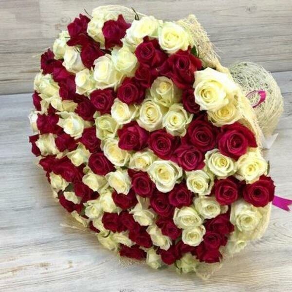 Букет из 101 микс роз, артикул F106091 - 17500 рублей, доставка по городу. Flawery - доставка цветов