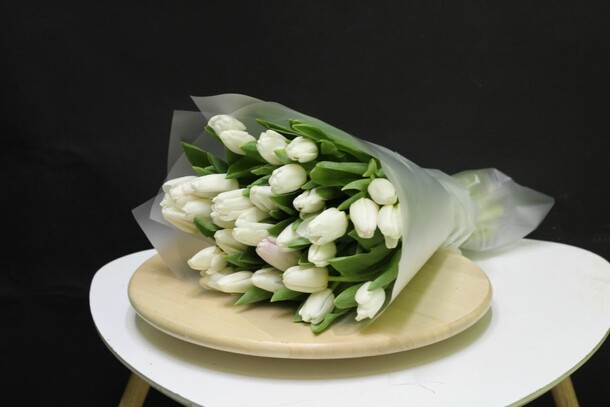 Букет из 51 тюльпанов, артикул F1266197 - 11500 рублей, доставка по городу. Flawery - доставка цветов