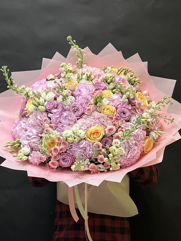 Авторский букет «барби», артикул F1273352 - 27000 рублей, доставка по городу. Flawery - доставка цветов