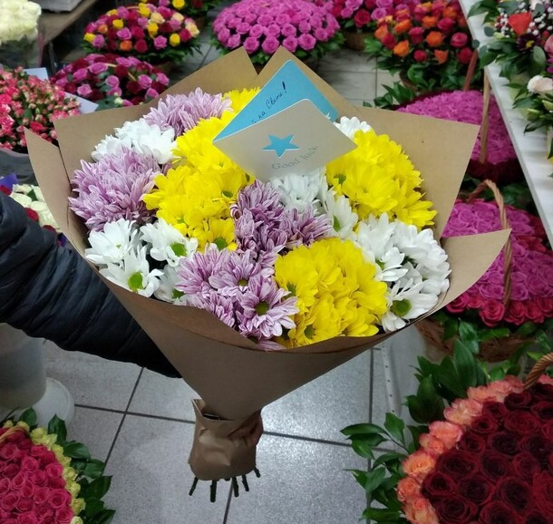 Букет из 15 кустовых хризантем, артикул F13720 - 6100 рублей, доставка по городу. Flawery - доставка цветов