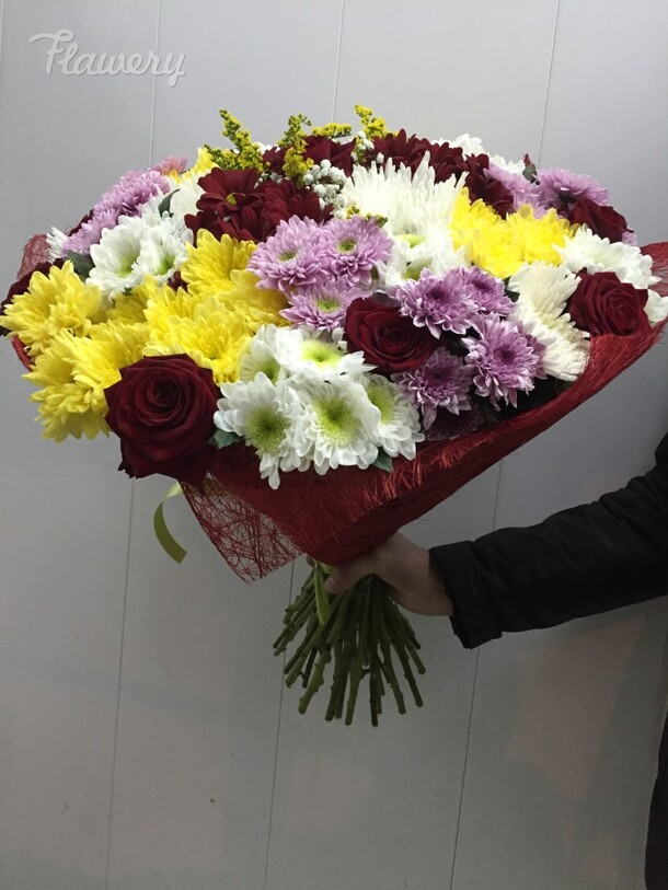 Букет из хризантемы с розами😍🥰😘, артикул F14912 - 9600 рублей, доставка по городу. Flawery - доставка цветов