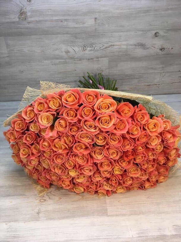 Букет из 101 персиковых роз, артикул F16457 - 21500 рублей, доставка по городу. Flawery - доставка цветов