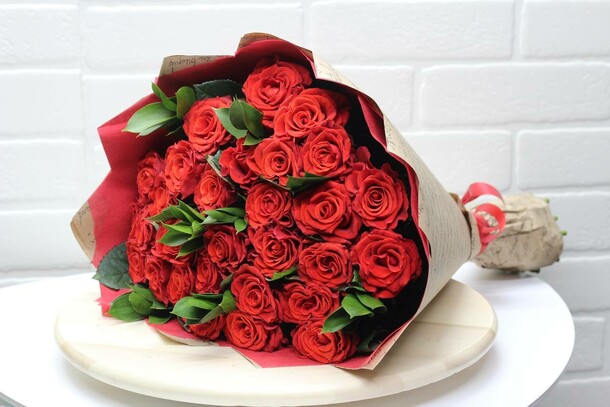 29 красных роз эльторо, артикул F18158 - 6400 рублей, доставка по городу. Flawery - доставка цветов