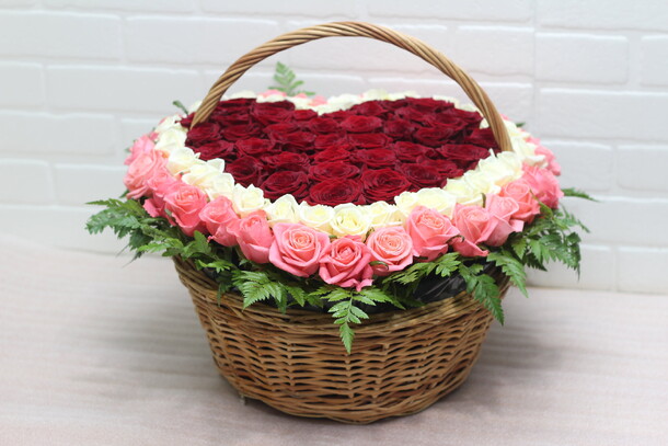 101 роза в виде сердца в корзине!, артикул F18619 - 28500 рублей, доставка по городу. Flawery - доставка цветов