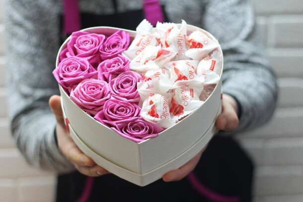 Букет радость сладость, артикул F19660 - 5100 рублей, доставка по городу. Flawery - доставка цветов