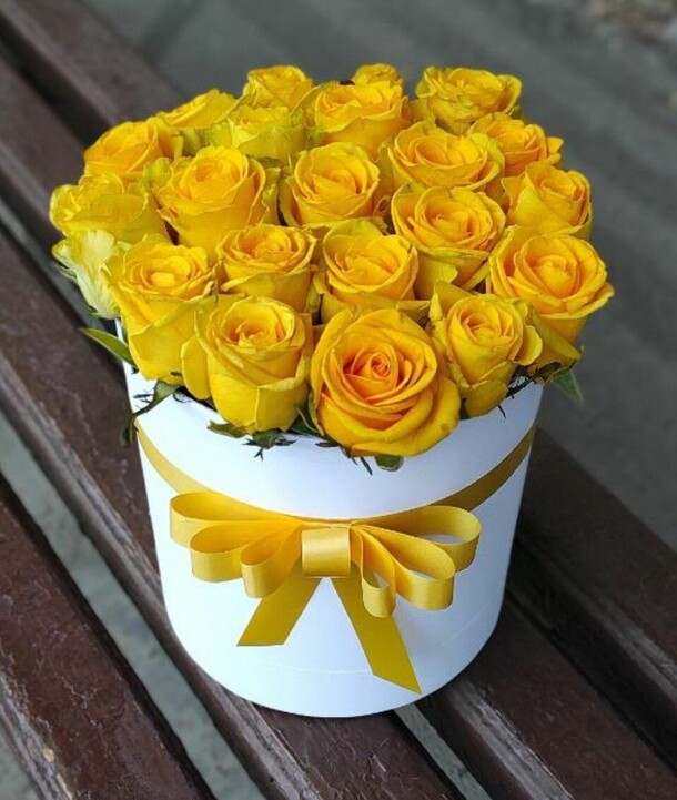 21 желтых роз в коробке, артикул F21277 - 5000 рублей, доставка по городу. Flawery - доставка цветов