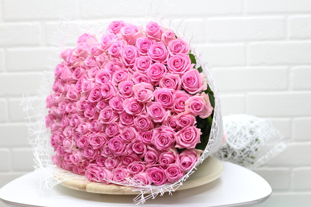 Букет из 101 розовых роз 60 см, артикул F21806 - 19000 рублей, доставка по городу. Flawery - доставка цветов