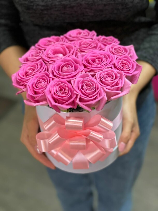 15 розовых роз в коробке, артикул F22287 - 4700 рублей, доставка по городу. Flawery - доставка цветов