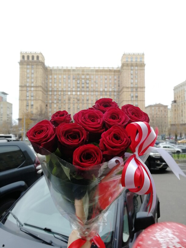 Букет из 9 красных роз 60 см, артикул F22289 - 2900 рублей, доставка по городу. Flawery - доставка цветов
