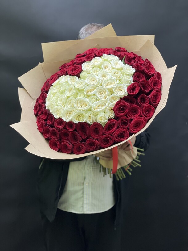 Сердца из 101 розы ❤️😍, артикул F22324 - 19000 рублей, доставка по городу. Flawery - доставка цветов