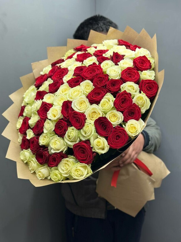 Элегантный букет из 101 розы 🌹🌹😍🚀, артикул F22342 - 17500 рублей, доставка по городу. Flawery - доставка цветов