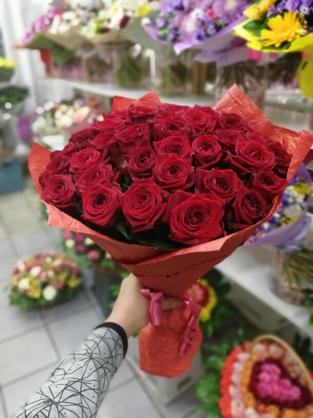 Букет из 35 красных роз, артикул F22954 - 6000 рублей, доставка по городу. Flawery - доставка цветов