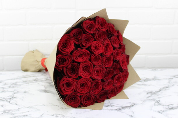 Букет из 35 роз, открытка в подарок!, артикул F23357 - 5500 рублей, доставка по городу. Flawery - доставка цветов