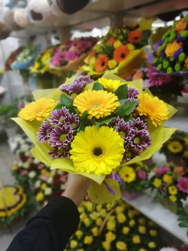 Букет из герберы, артикул F24292 - 10503 рублей, доставка по городу. Flawery - доставка цветов