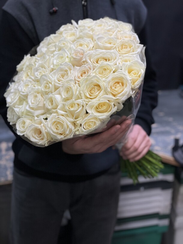 Букет из 51 белой розы 🎁🎁🎁🎁😍😍😍😍, артикул F25295 - 9200 рублей, доставка по городу. Flawery - доставка цветов