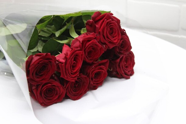 Букет из 9 красных роз, артикул F26799 - 3200 рублей, доставка по городу. Flawery - доставка цветов