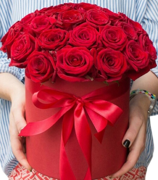 29 красных роз в коробке, артикул F26848 - 5900 рублей, доставка по городу. Flawery - доставка цветов