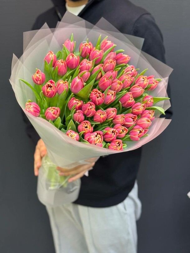 Букет из 49 тюльпанов, артикул F27141 - 11500 рублей, доставка по городу. Flawery - доставка цветов