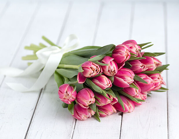 Букет из 25 тюльпанов, артикул F27143 - 6300 рублей, доставка по городу. Flawery - доставка цветов