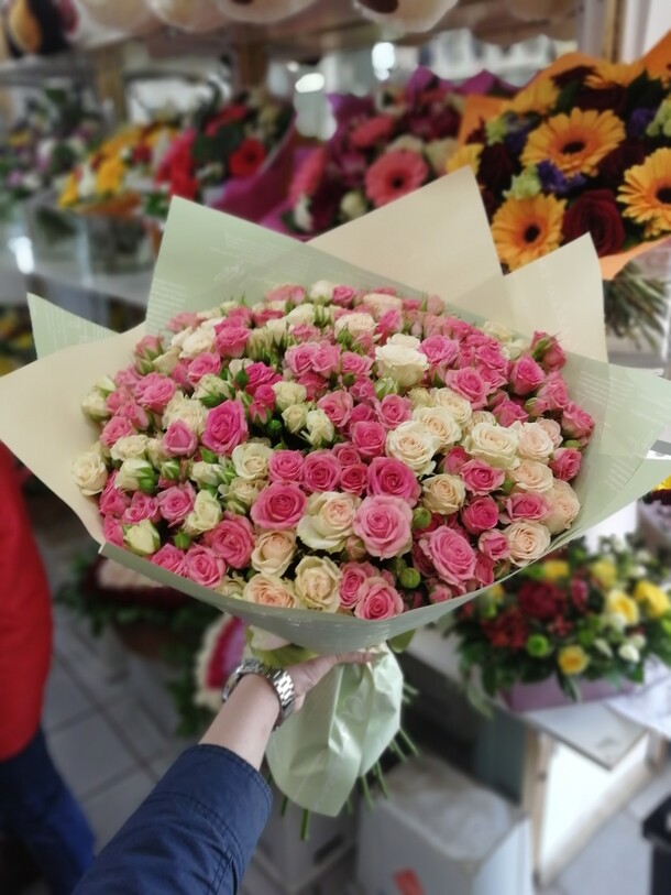 💕букет из 39 кустовых роз 💕, артикул F33197 - 13500 рублей, доставка по городу. Flawery - доставка цветов