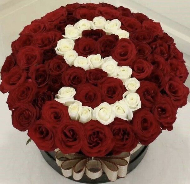 101 роза с буквой в коробке, артикул F1095907 - 27500 рублей, доставка по городу. Flawery - доставка цветов