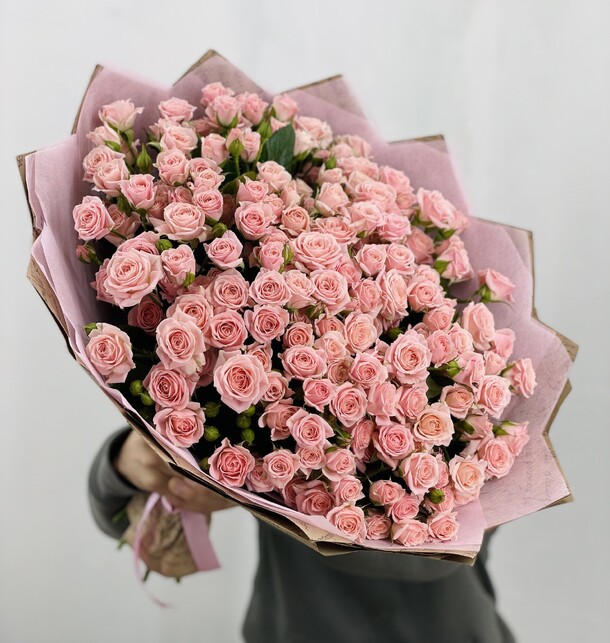 Букет из 29 кустовых розы 💝💐, артикул F1095959 - 11000 рублей, доставка по городу. Flawery - доставка цветов