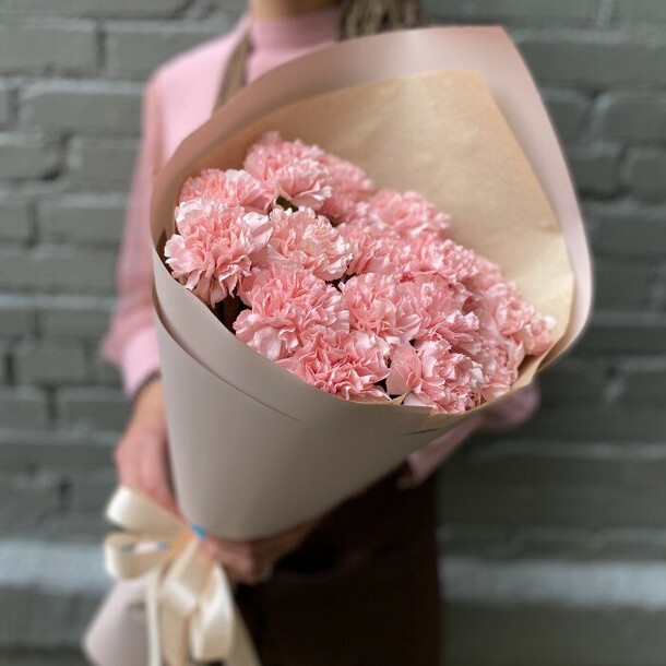 Букет из 21 гвоздики, артикул F1109861 - 4900 рублей, доставка по городу. Flawery - доставка цветов