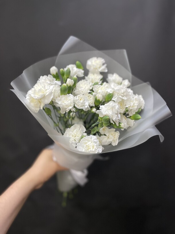 Букет из 19 кустовых гвоздик, артикул F1131920 - 5300 рублей, доставка по городу. Flawery - доставка цветов