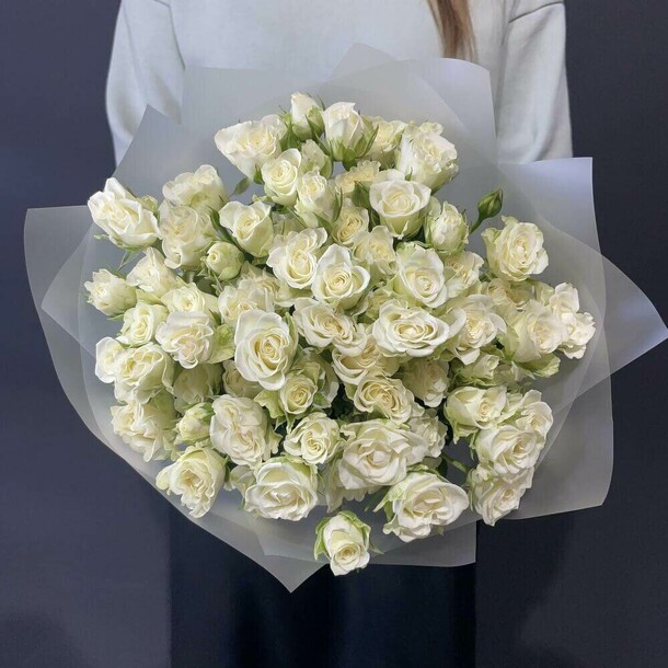 Букет из 9  кустовых роз, артикул F1159888 - 4400 рублей, доставка по городу. Flawery - доставка цветов